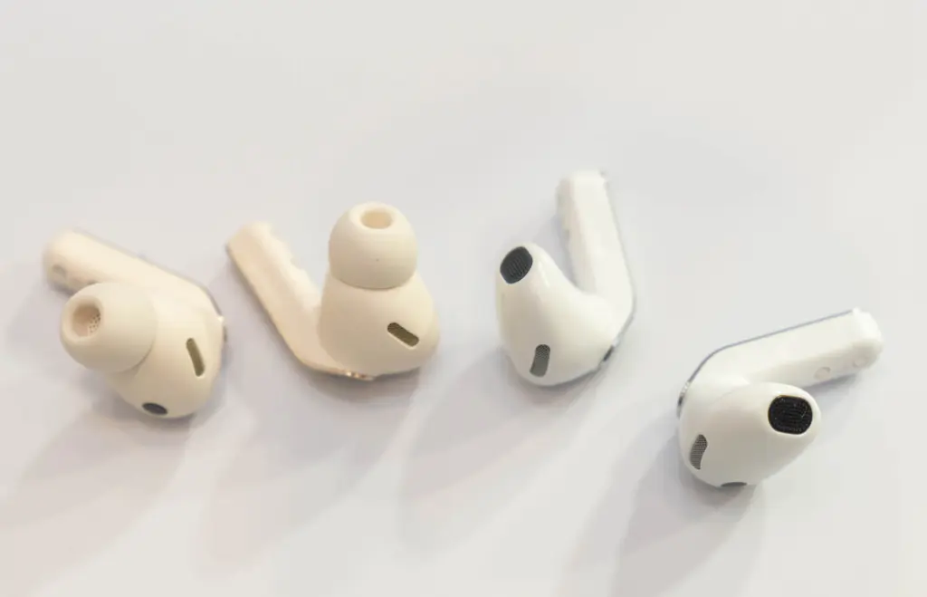 Galaxy Buds 4 ra mắt với thiết kế mới, nhiều tính năng AI
